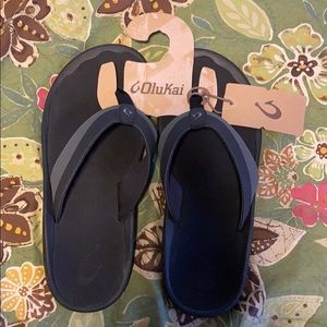 NWT Olukai flip flops Size 12